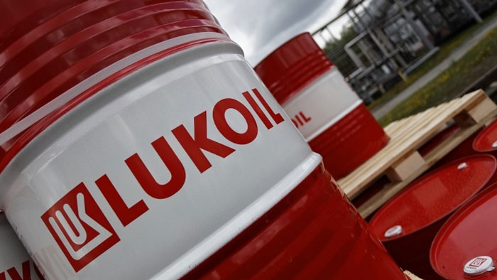 Lukoil üretim tesisi ve depolama tankları illüstrasyonu